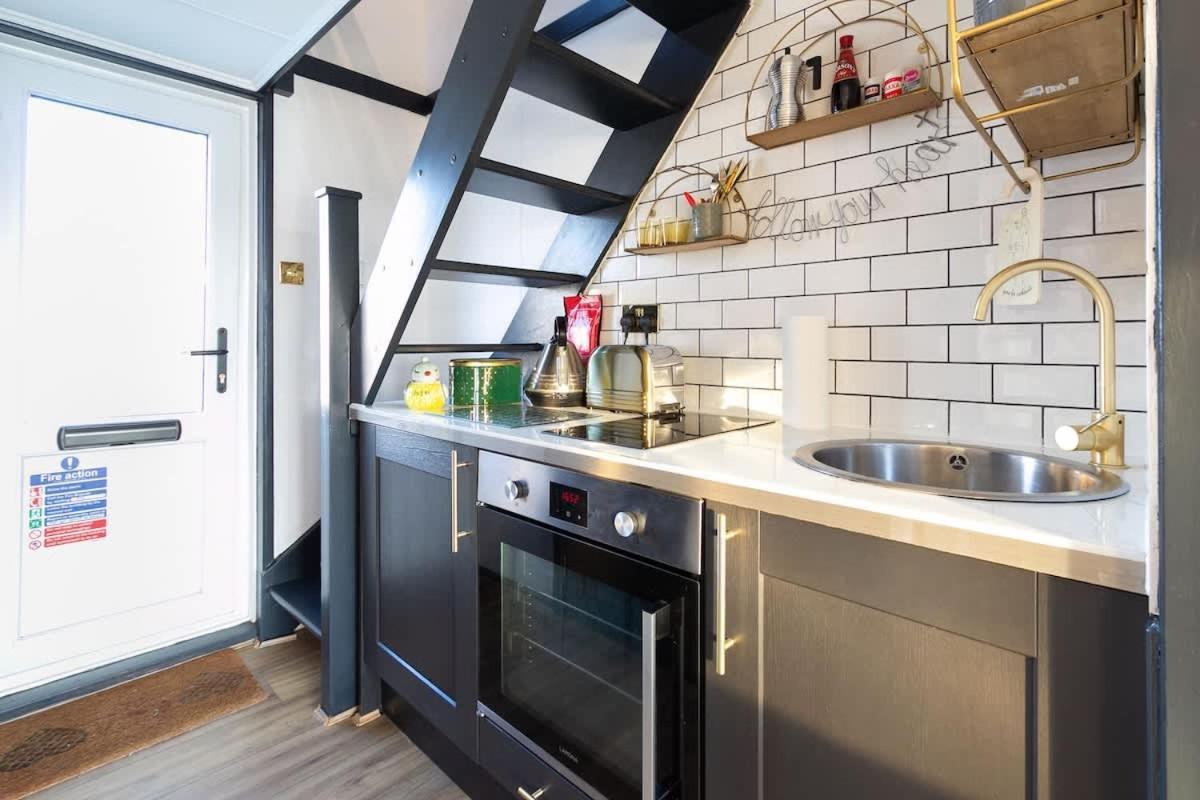 The Marina Retreat -free Parking * Hove